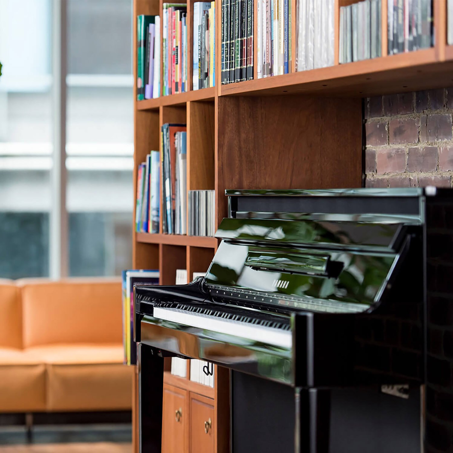 Yamaha NU1XA Hybrid AvantGrand Upright Piano |