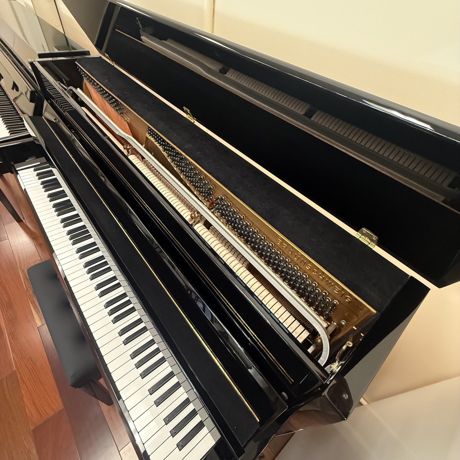 Grotrian-Steinweg Piano, Model 972 Polished Ebony, 2015 | Faust