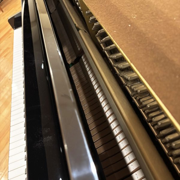 Yamaha Piano, Model MX80 Polished Ebony, 1993 | Faust Harrison Pianos