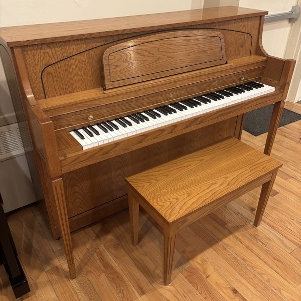 Yamaha Piano, Model M450 Oak, 1997 | Faust Harrison Pianos