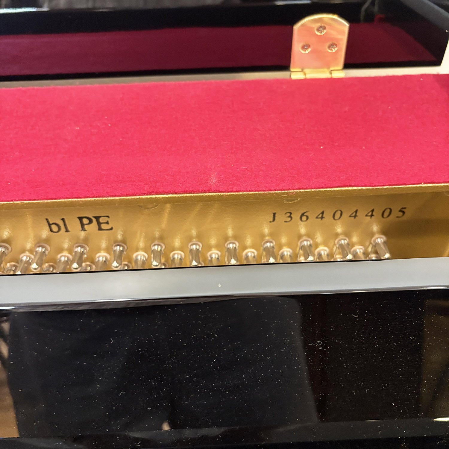 J36404405-4 Used Piano